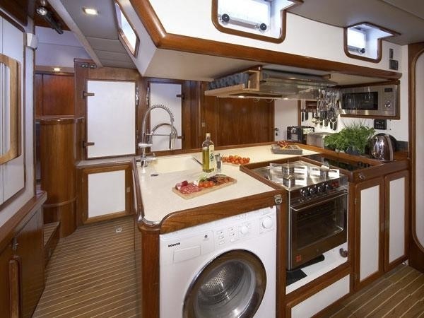 [25m-Yacht-NOHEEA]-1557-105.jpg