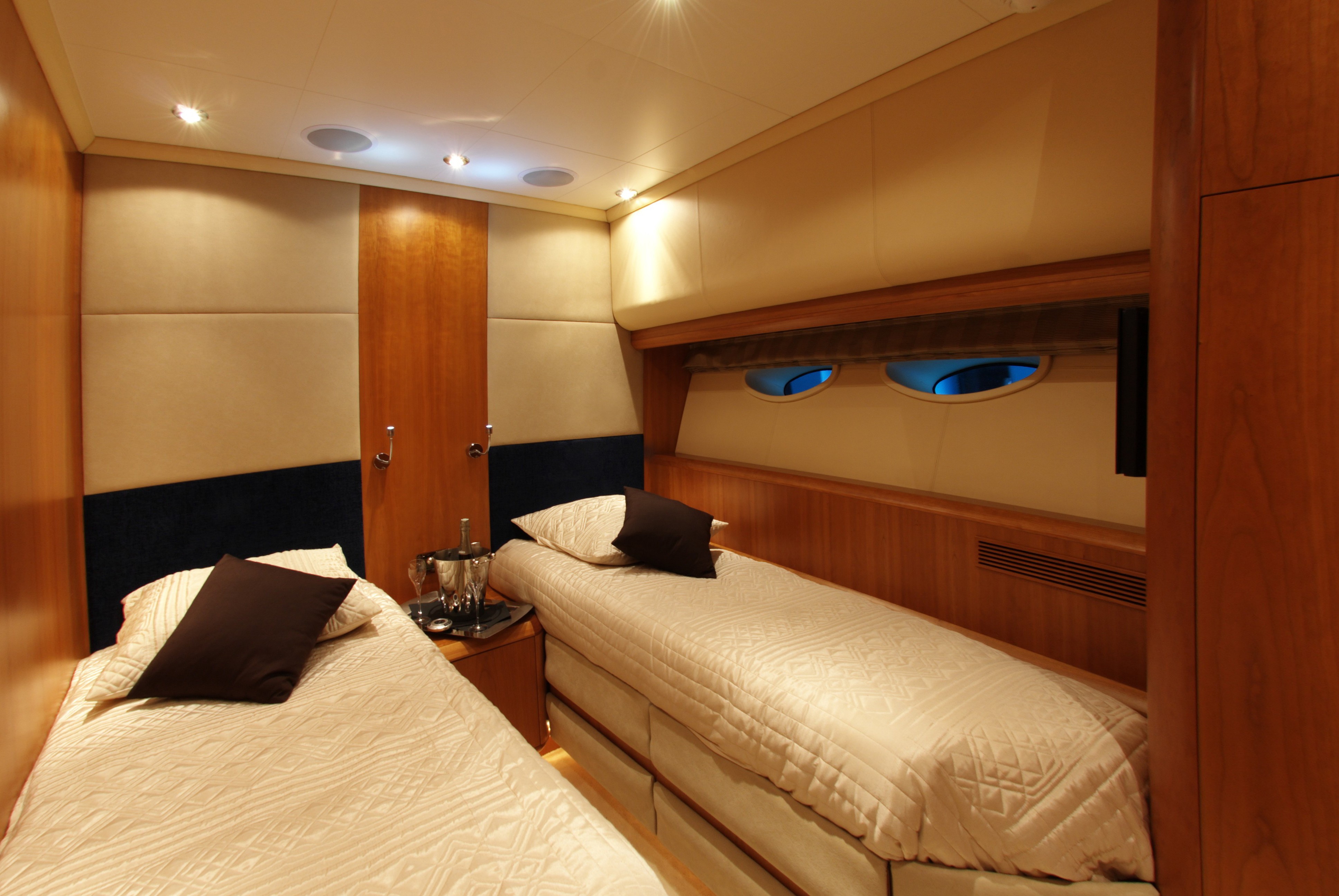[25m-Yacht-ORACLE-II]-1309-111.jpg