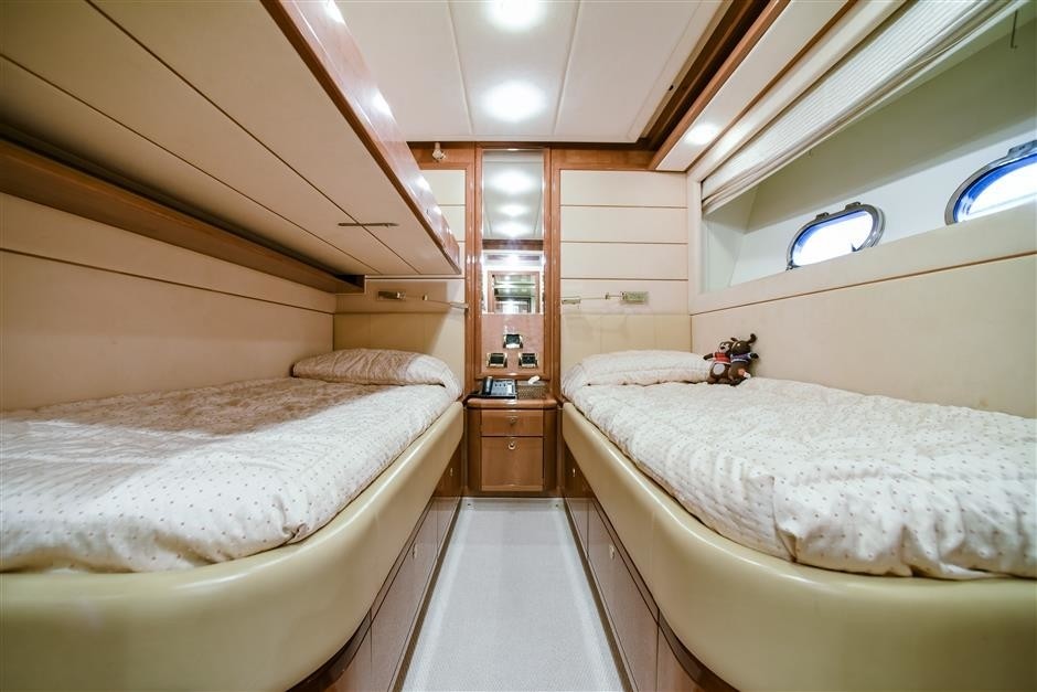 [27m-Yacht-DAY-OFF]-10192-22.jpg