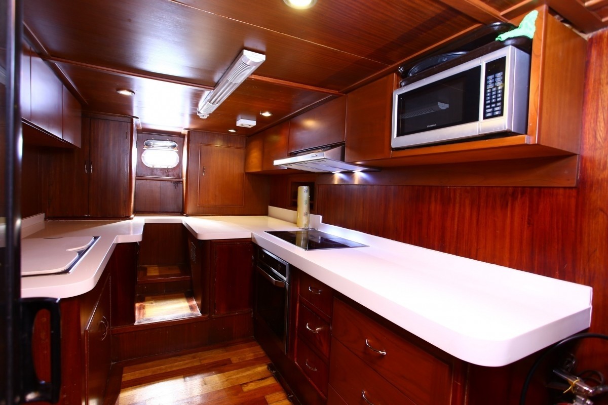 [28m-Yacht-BESAME-MUCHO]-10146-23.jpg