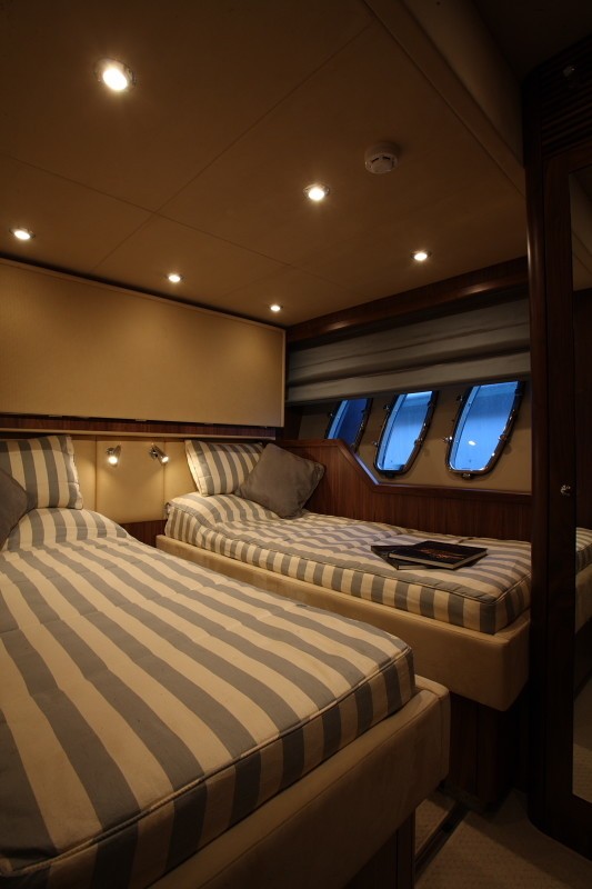 [28m-Yacht-HONEY-BEAR]-1549-105.jpg