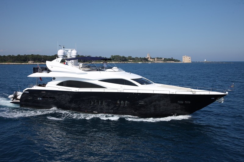 [28m-Yacht-HONEY-BEAR]-1549-160.jpg