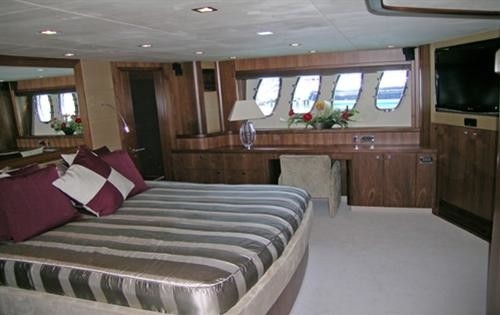 [28m-Yacht-LEADING-FEARLESSLY]-1700-124.jpg