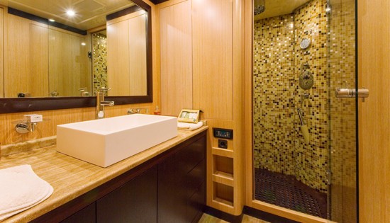 [28m-Yacht-MAC-1]-1504-174.jpg