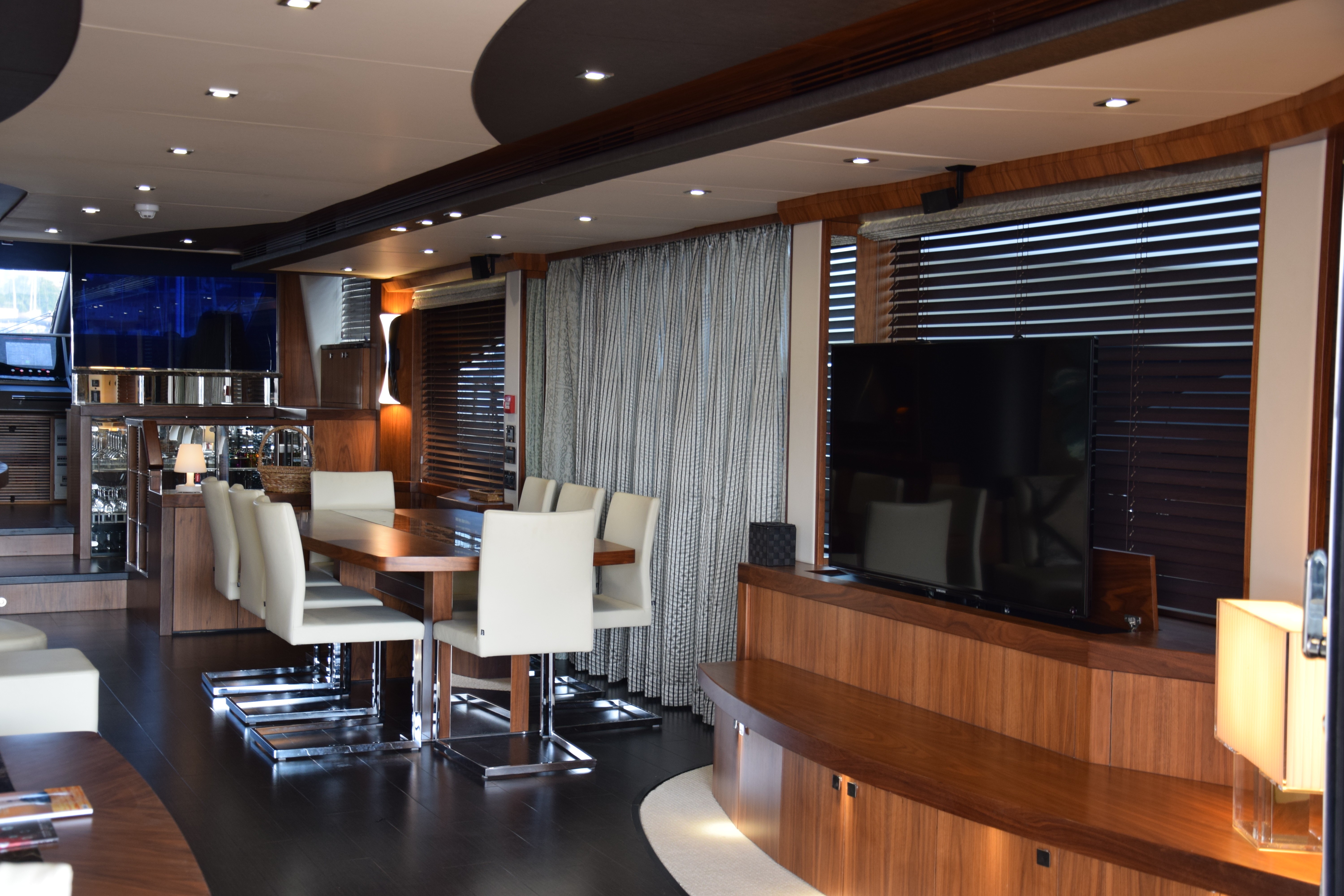 [28m-Yacht-RAY-III]-10294-101.jpg