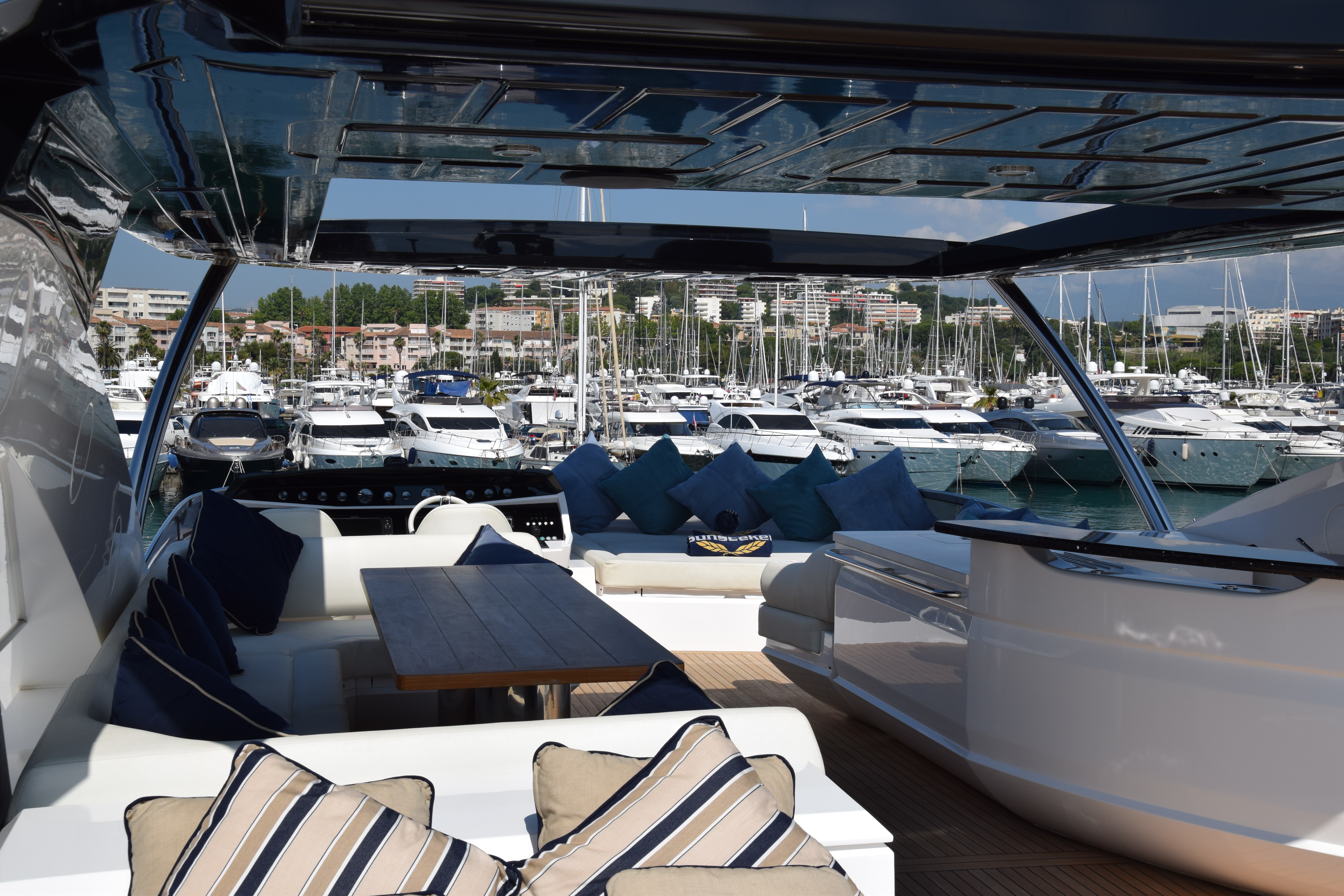 [28m-Yacht-RAY-III]-10294-113.jpg