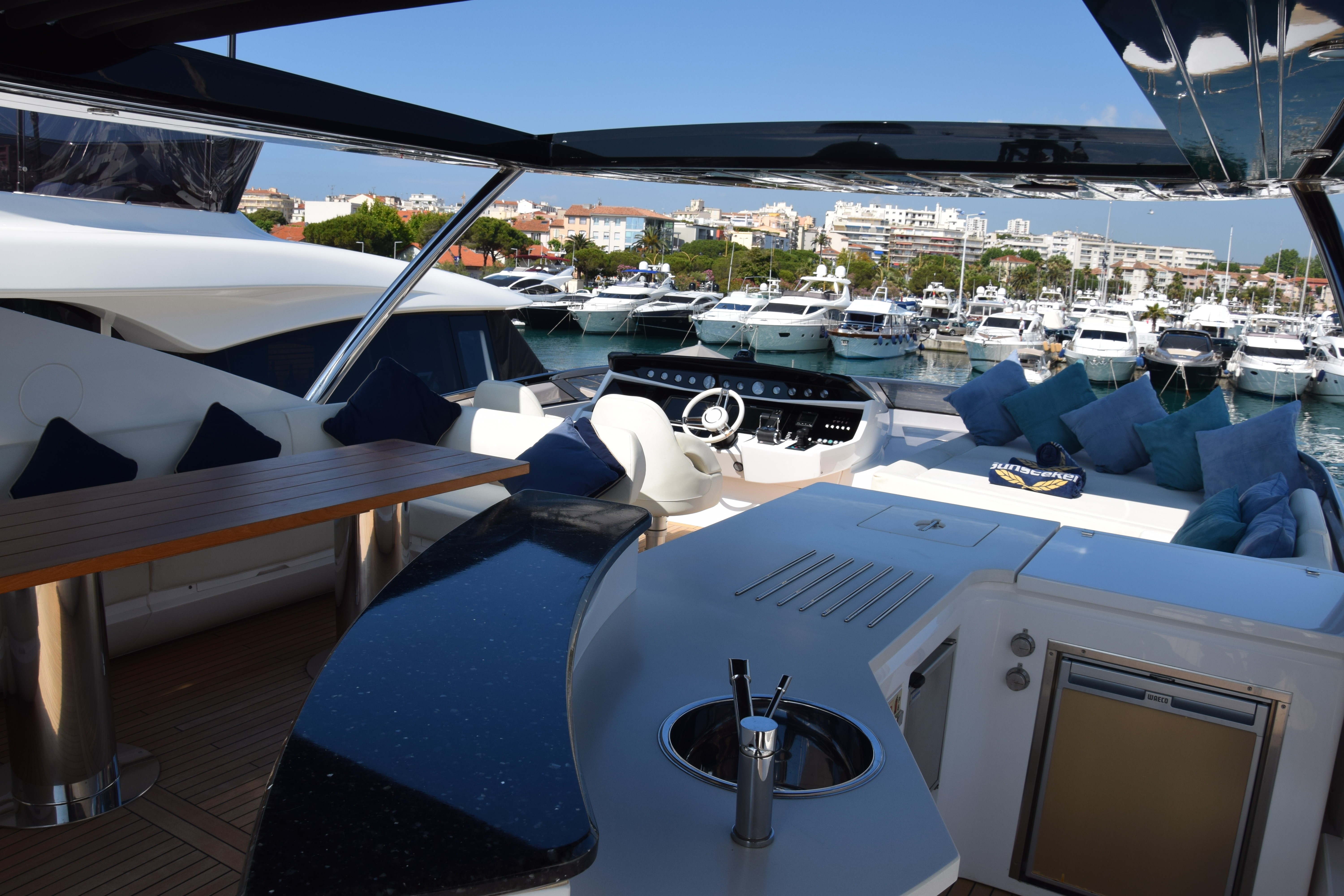 [28m-Yacht-RAY-III]-10294-138.jpg