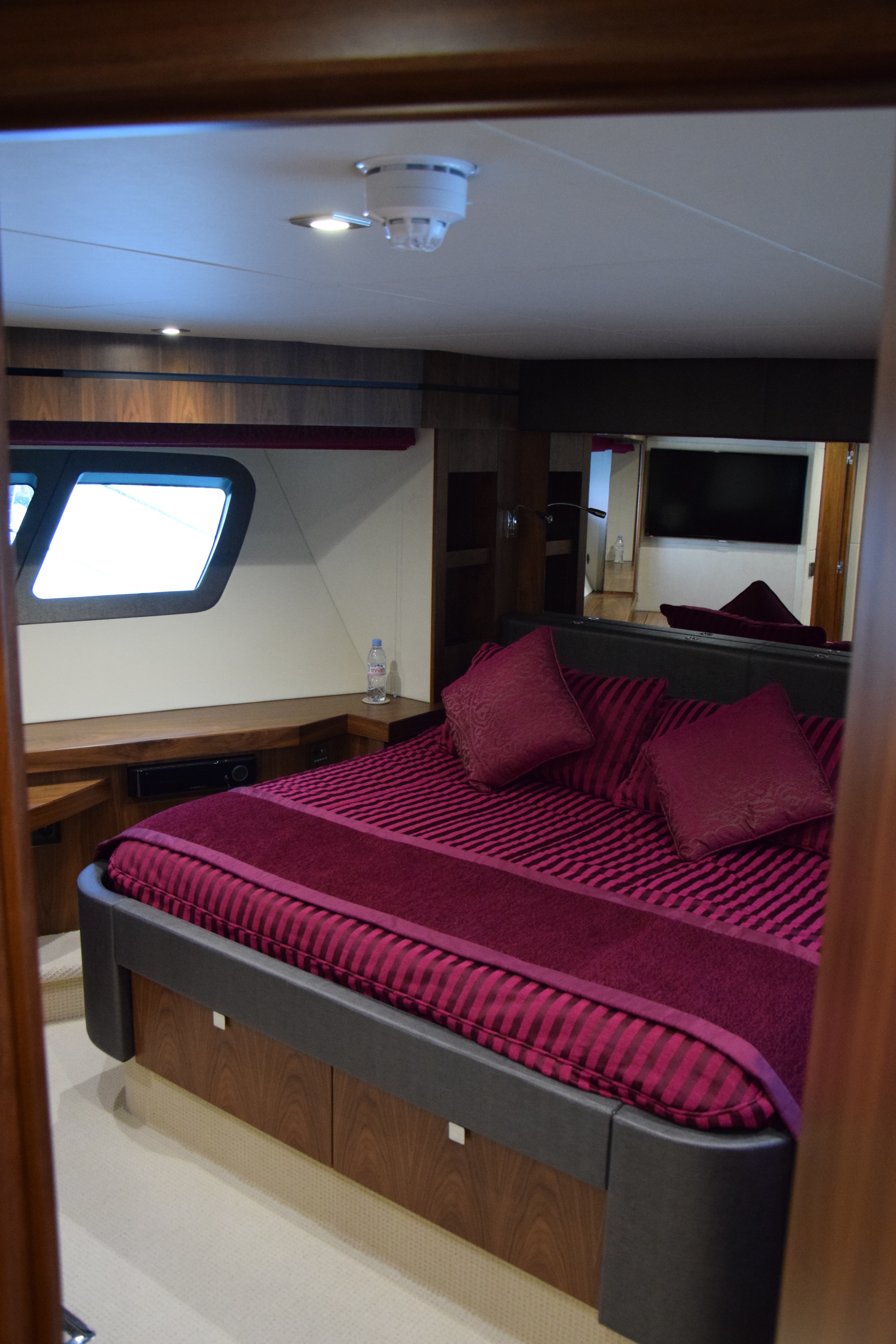 [28m-Yacht-RAY-III]-10294-220.jpg