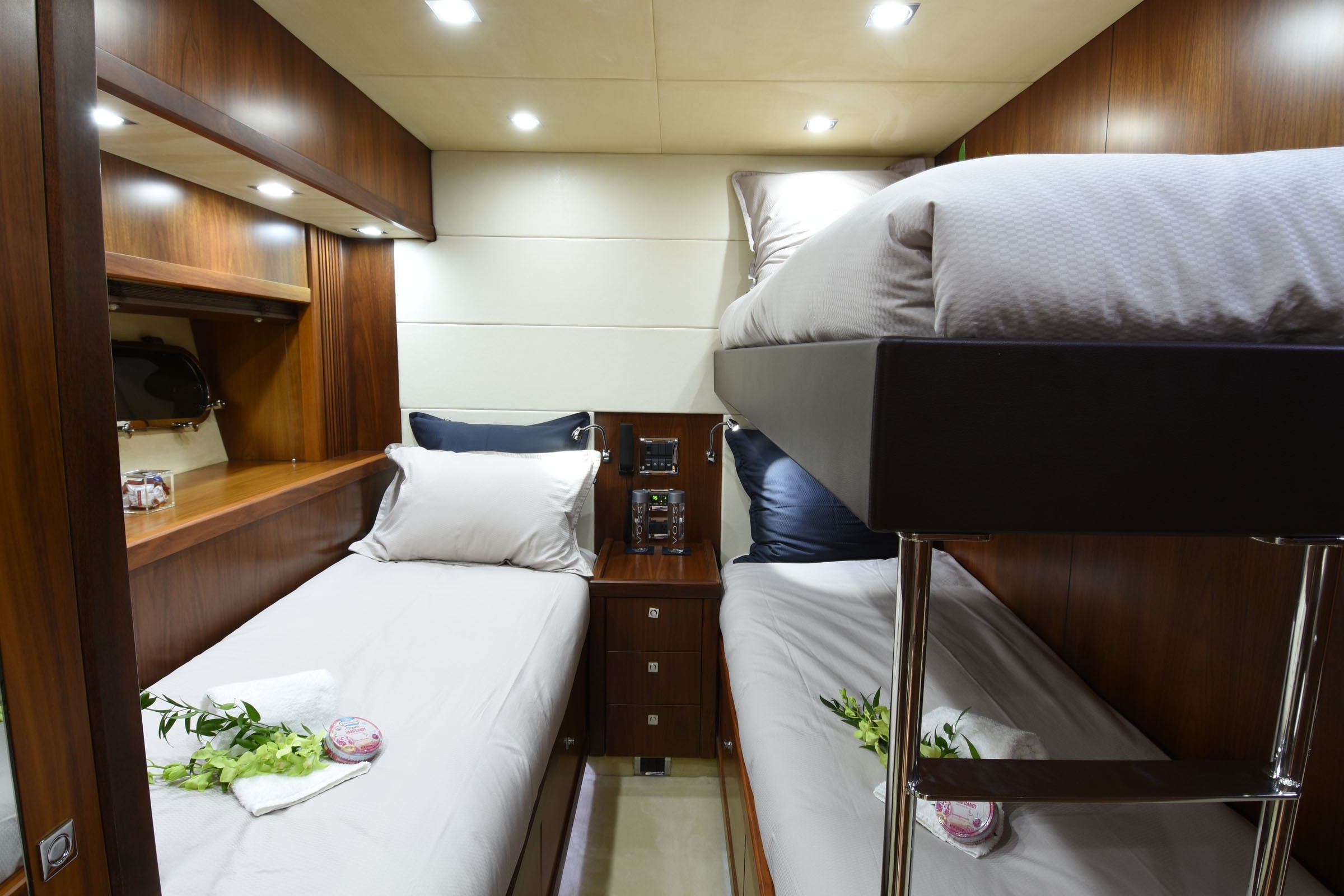 [32m-Yacht-DOUBLE-D]-10241-113.jpg