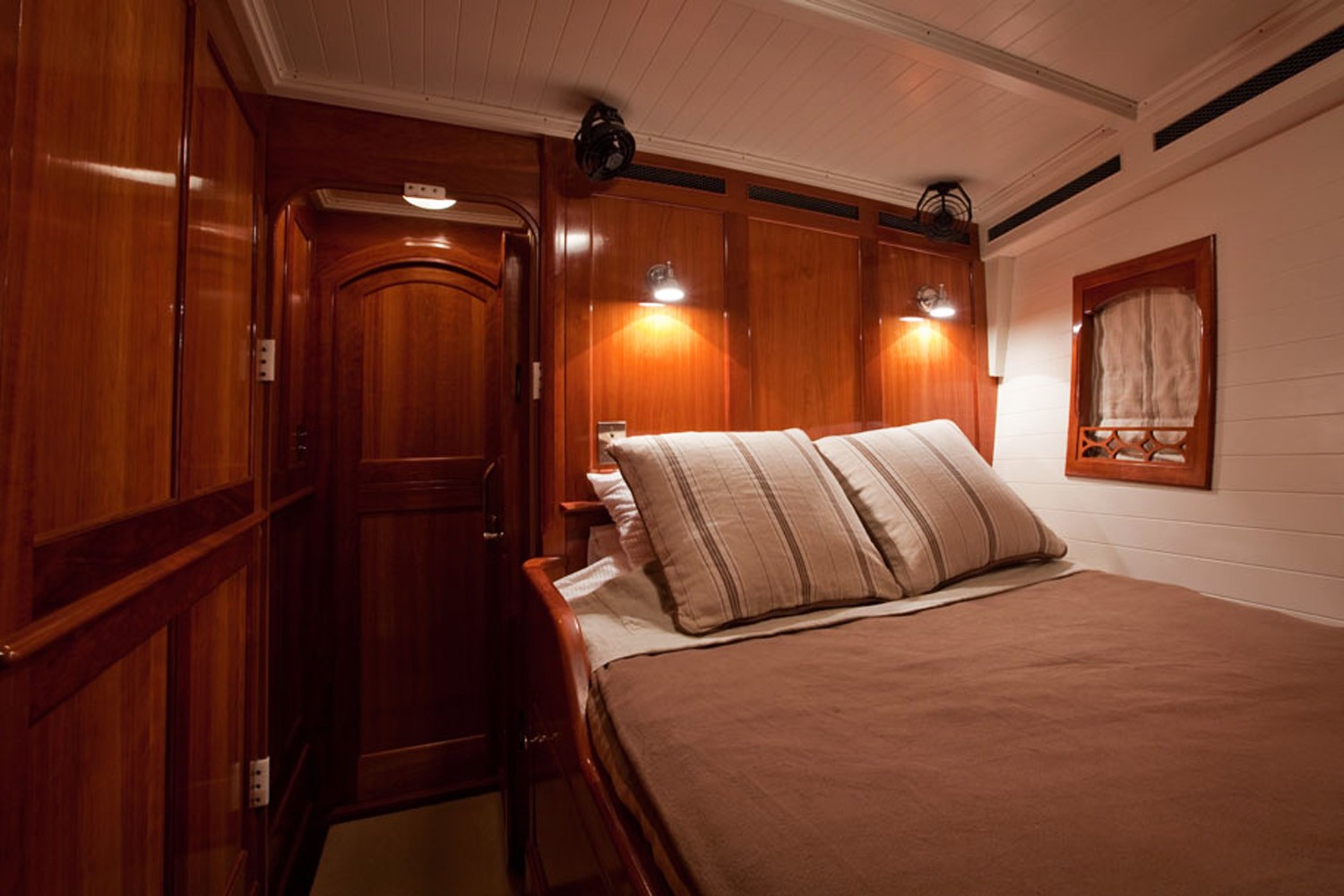 [32m-Yacht-EMMALINE]-1373-104.jpg