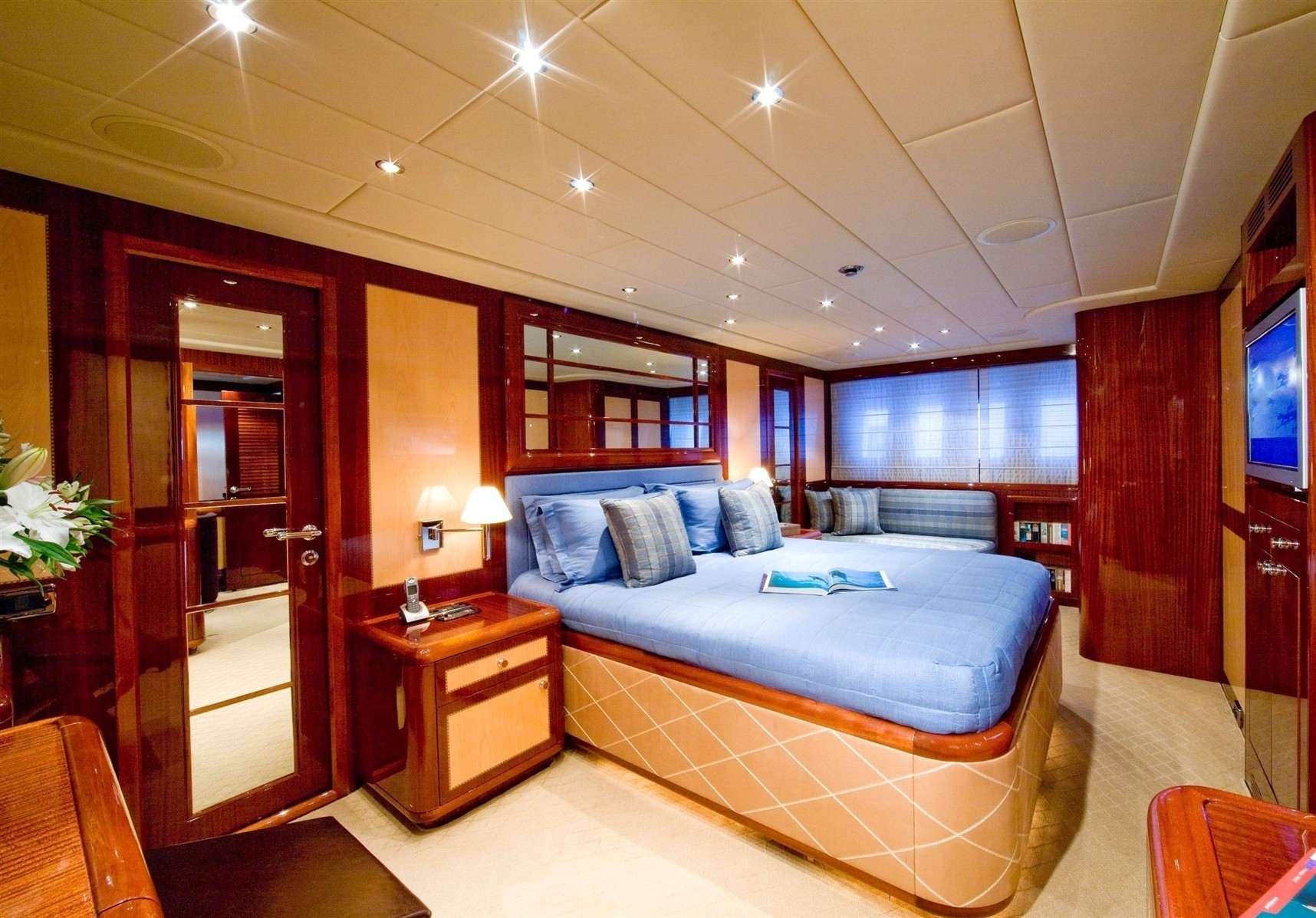 [32m-Yacht-HELLS-BELLS]-1184-16.jpg