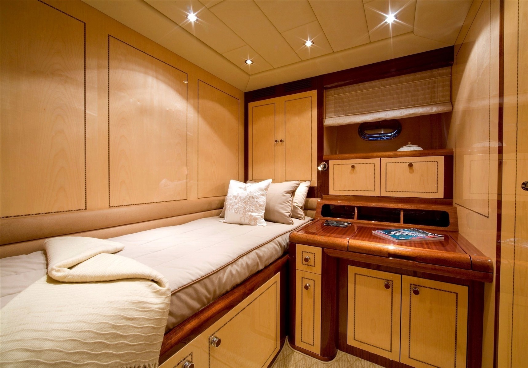 [32m-Yacht-HELLS-BELLS]-1184-43.jpg