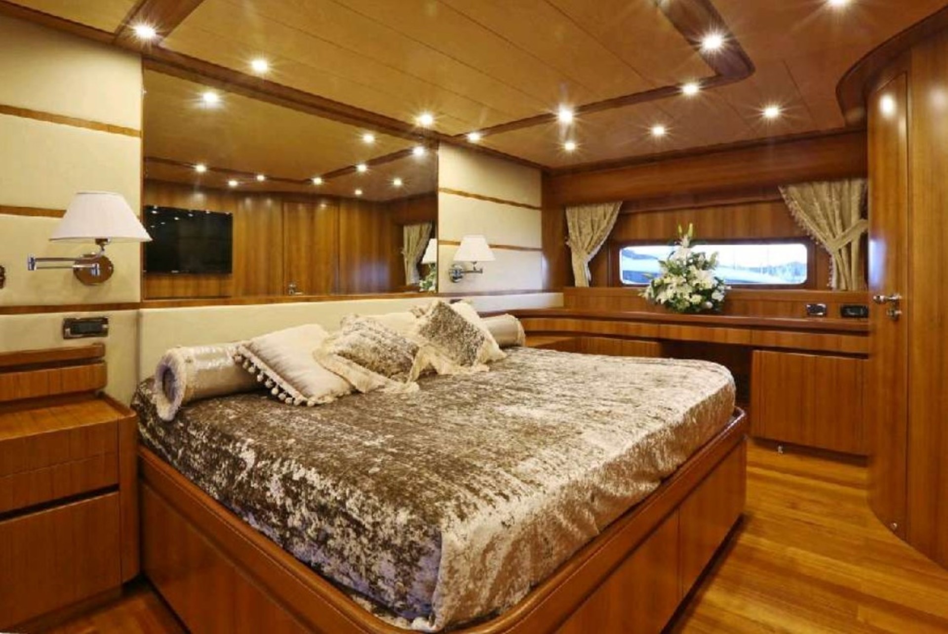 [34m-Yacht-SUMMER-DREAMS]-10203-165.jpg