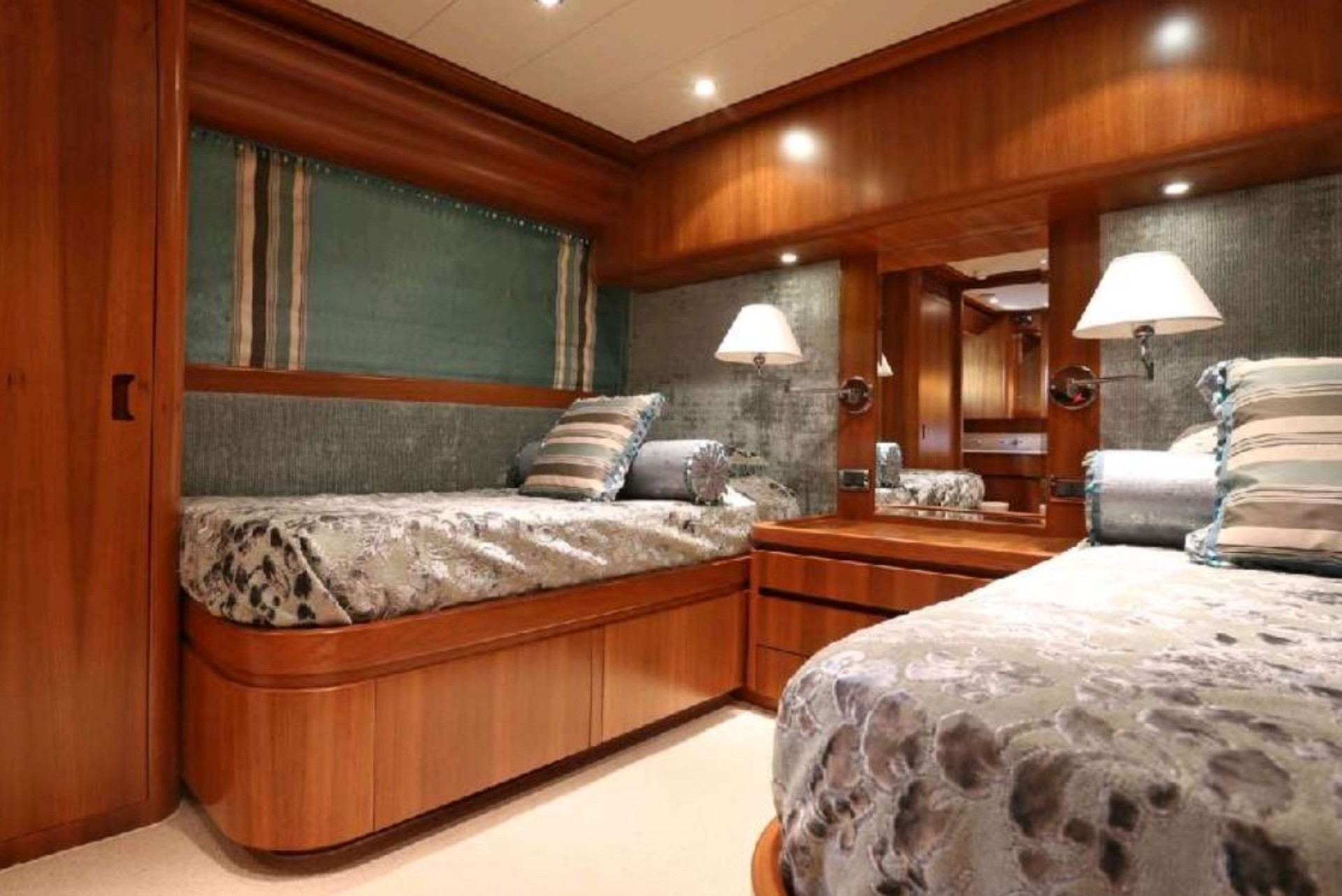 [34m-Yacht-SUMMER-DREAMS]-10203-92.jpg