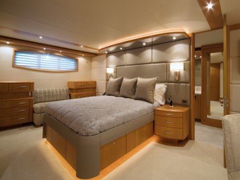 [35m-Yacht-LONG-AWEIGHTED]-1424-102.jpg