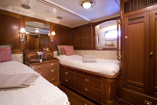 [37m-Yacht-AXIA]-1574-107.jpg