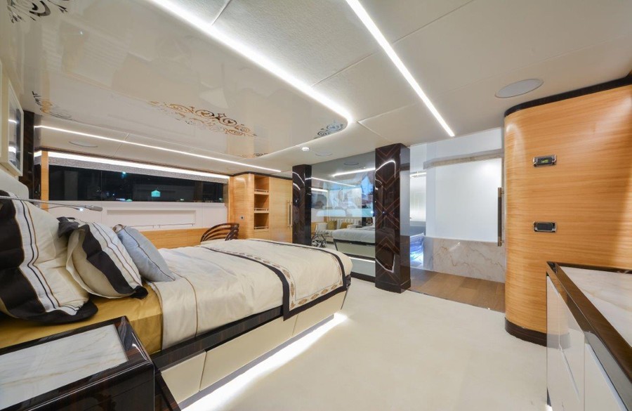 [37m-Yacht-GHOST-II]-10327-108.jpg