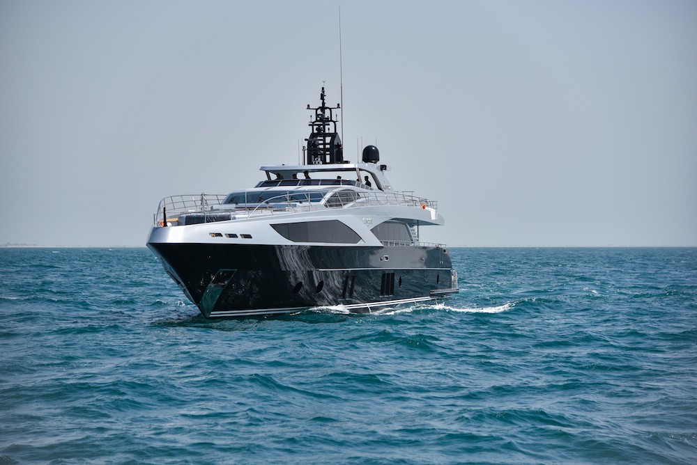 [37m-Yacht-GHOST-II]-10327-118.jpg