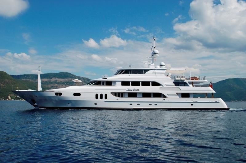 [40m-Yacht-KERI-LEE-III]-1019-11.jpg