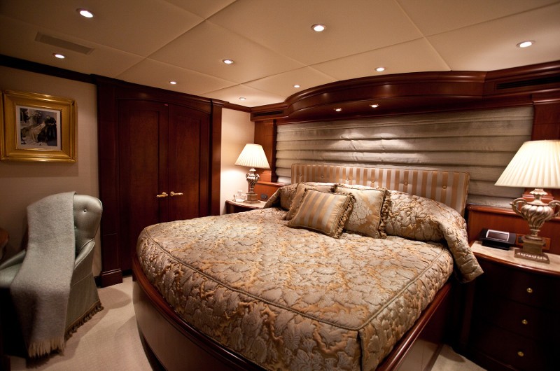 [40m-Yacht-KERI-LEE-III]-1019-96.jpg