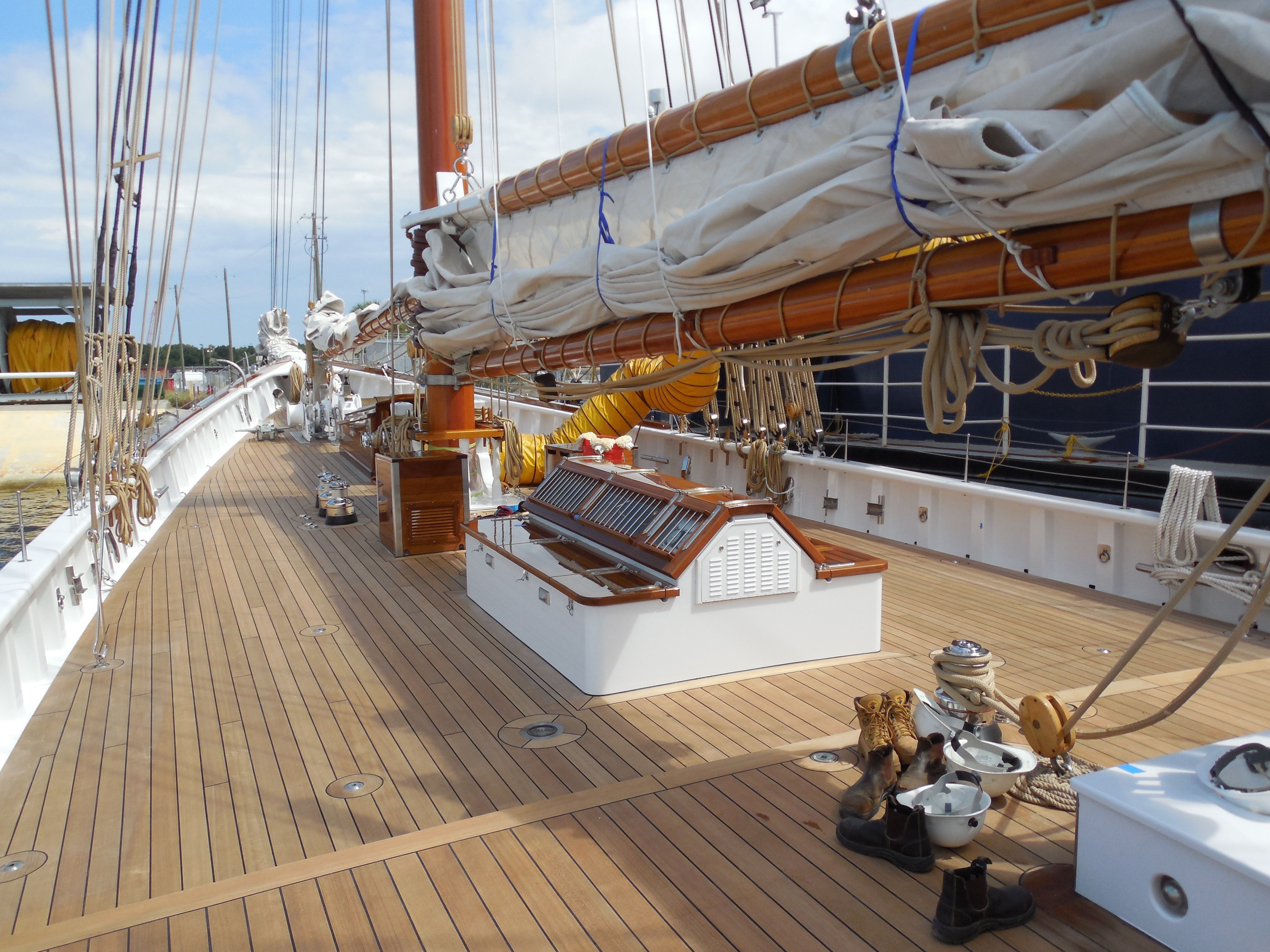 [42m-Yacht-COLUMBIA]-10291-82.jpg