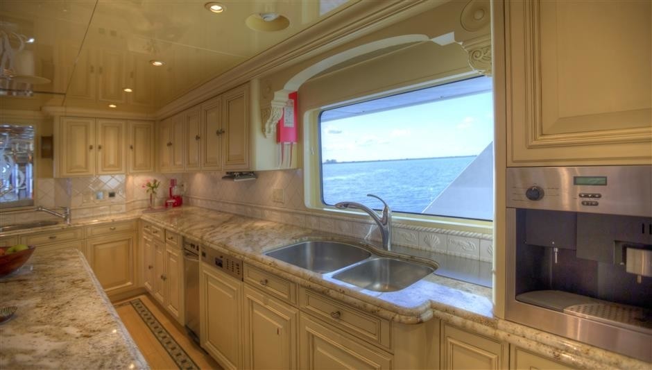 [44m-Yacht-I-LOVE-THIS-BOAT]-1448-188.jpg