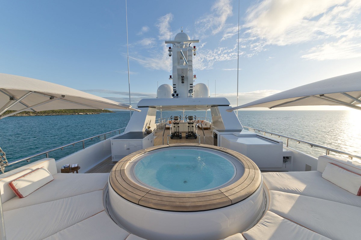 [45m-Yacht-BELLA-VITA]-12399-200.jpg