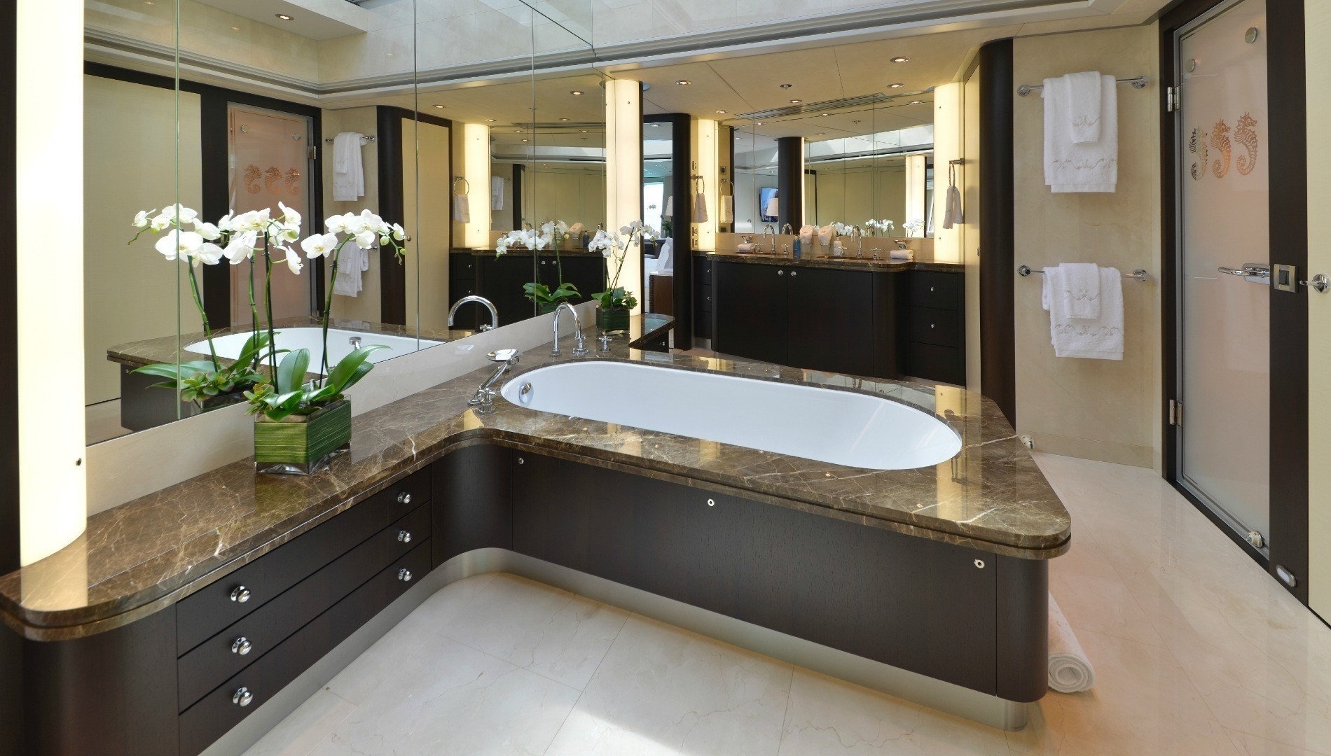 [45m-Yacht-BELLA-VITA]-12399-30.jpg