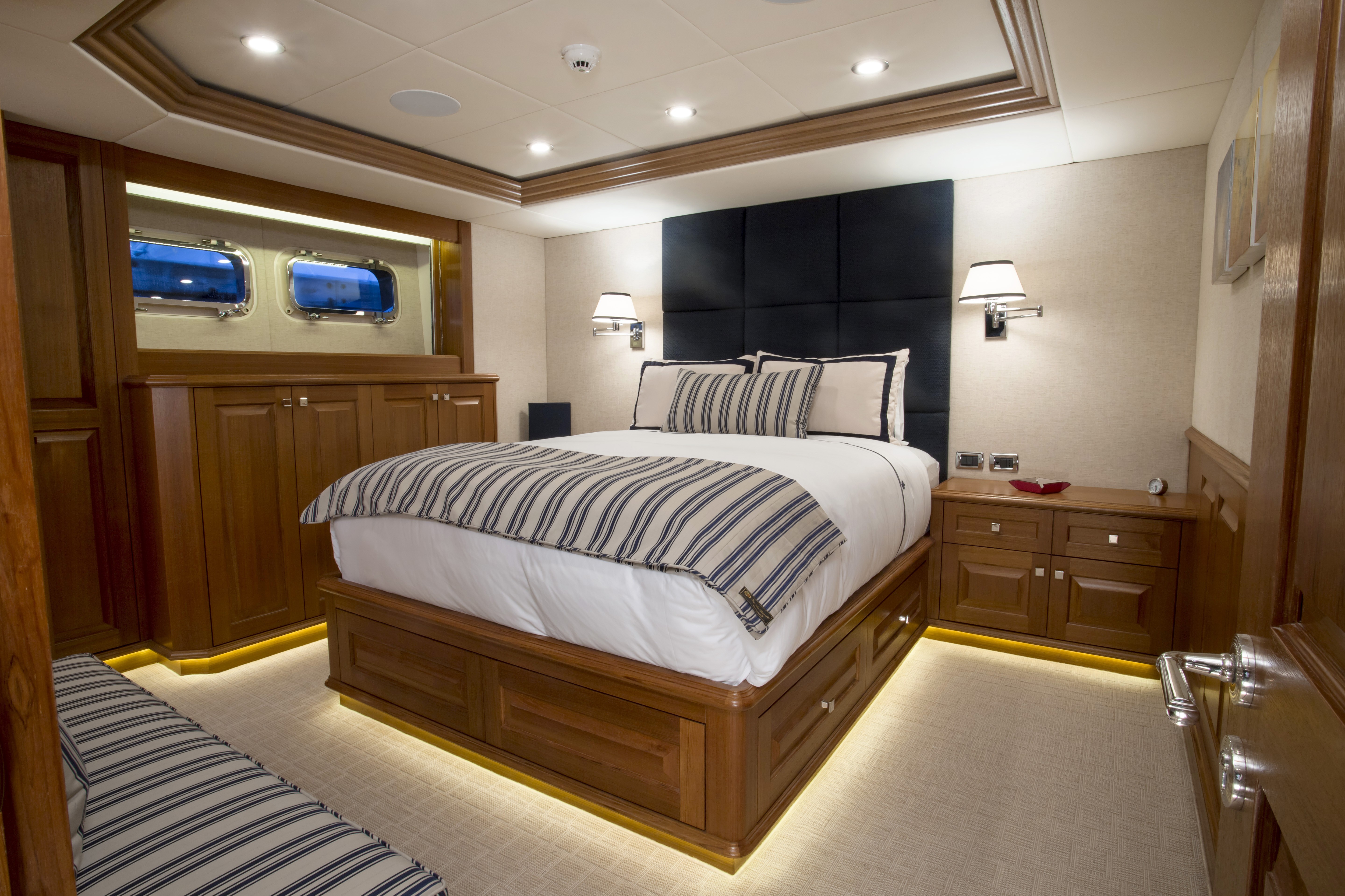 [49m-Yacht-BLU-470]-1461-156.jpg