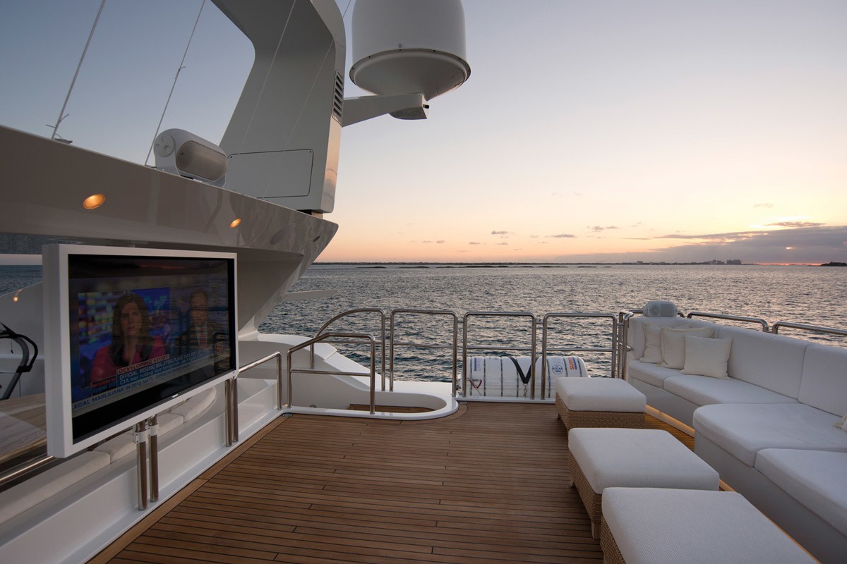 [50m-Yacht-LUMIERE]-1034-210.jpg