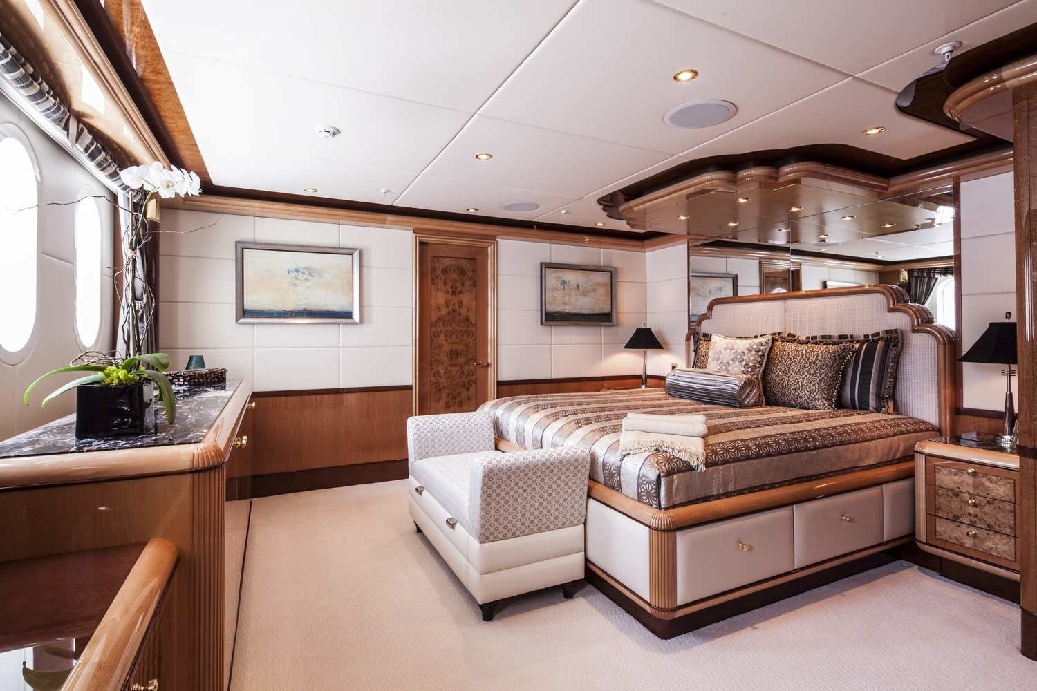 [57m-Yacht-LADY-SARA]-12344-160.jpg