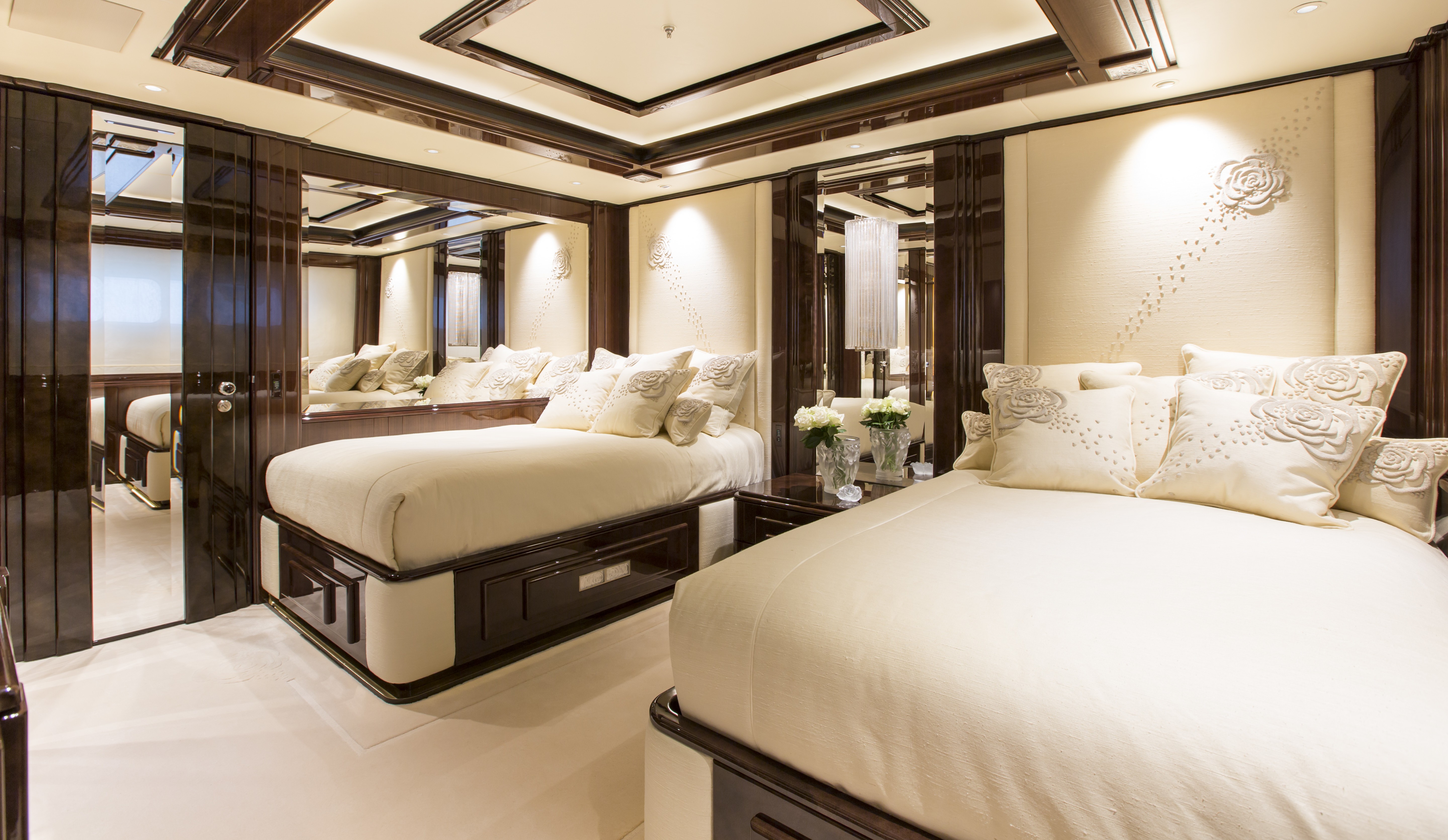 [58m-Yacht-ILLUSION-V]-11616-29.jpg