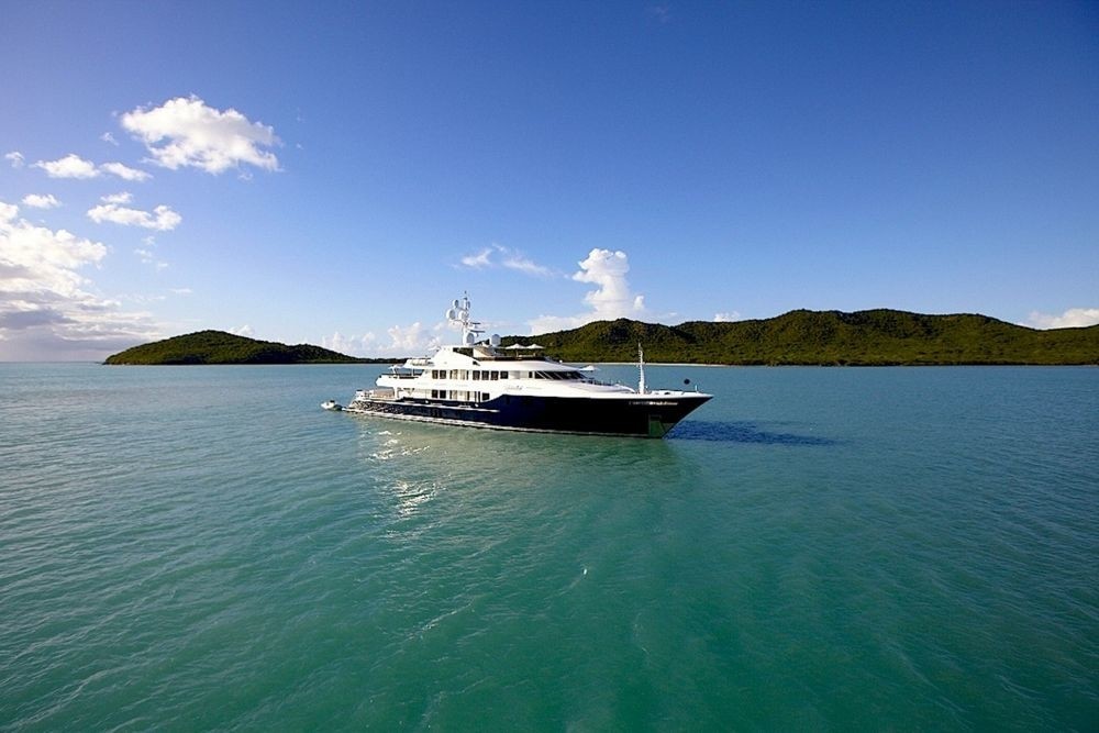 [58m-Yacht-UNBRIDLED]-1706-162.jpg