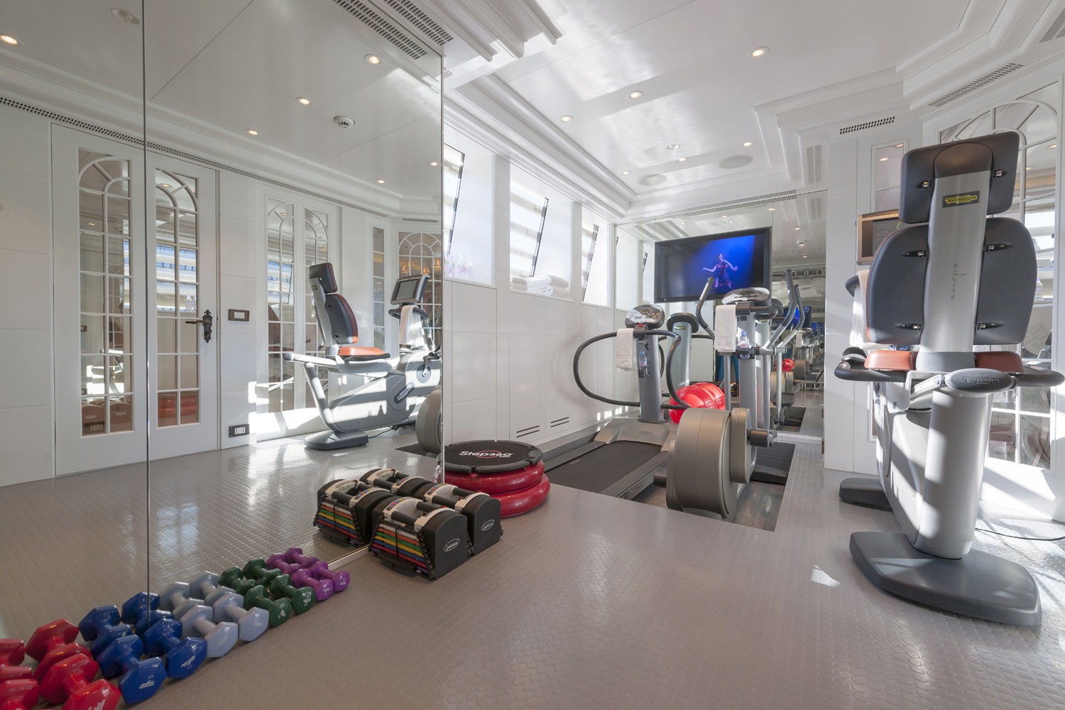 [61m-Yacht-LADY-KATHRYN-V]-12397-33.jpg