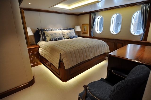 [61m-Yacht-LADY-KATHRYN-V]-12397-43.jpg