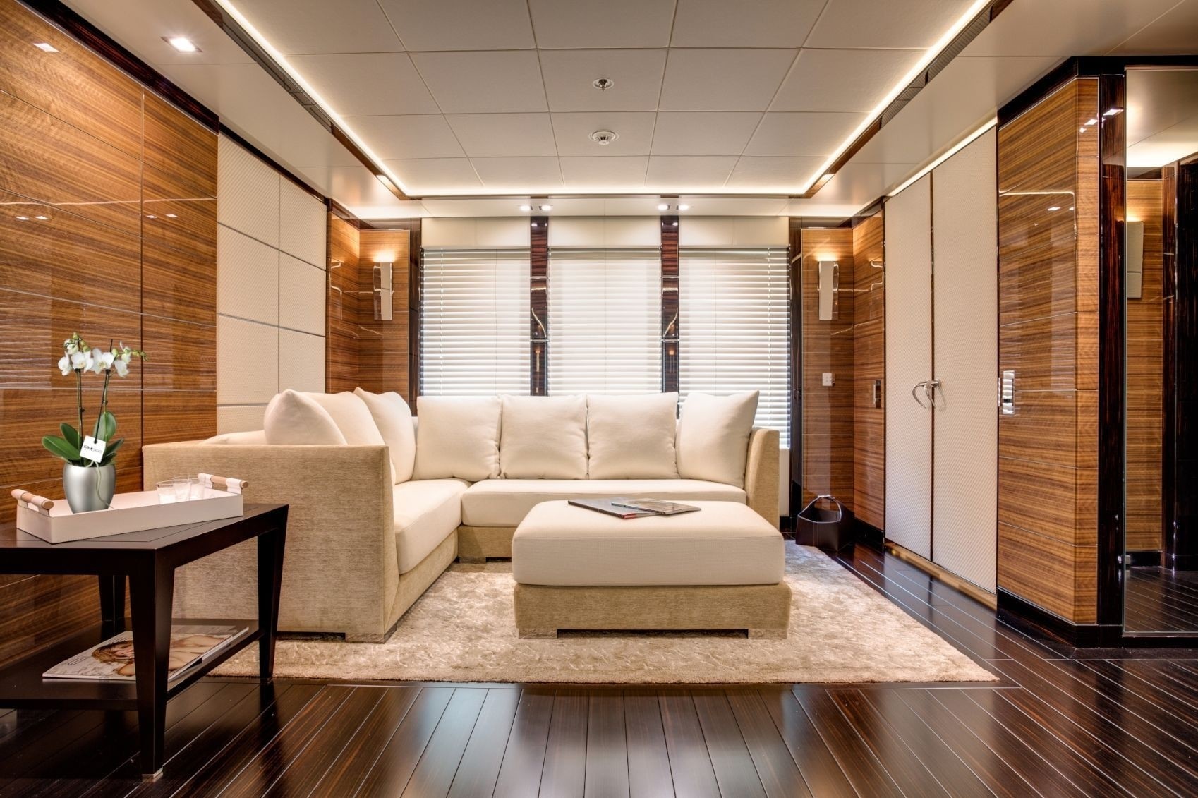 [62m-Yacht-PARTY-GIRL]-11695-93.jpg