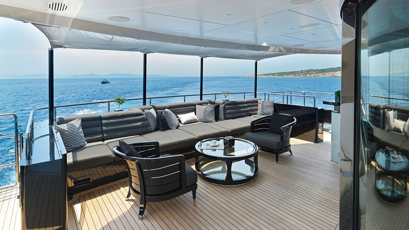 [LUXURY-YACHT-ONE-O-ONE--O]-1466-1.jpg