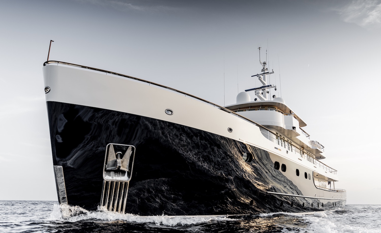 [M-CLASSIC-EXPLORER-SUPERYACHT]-13670-7.jpg