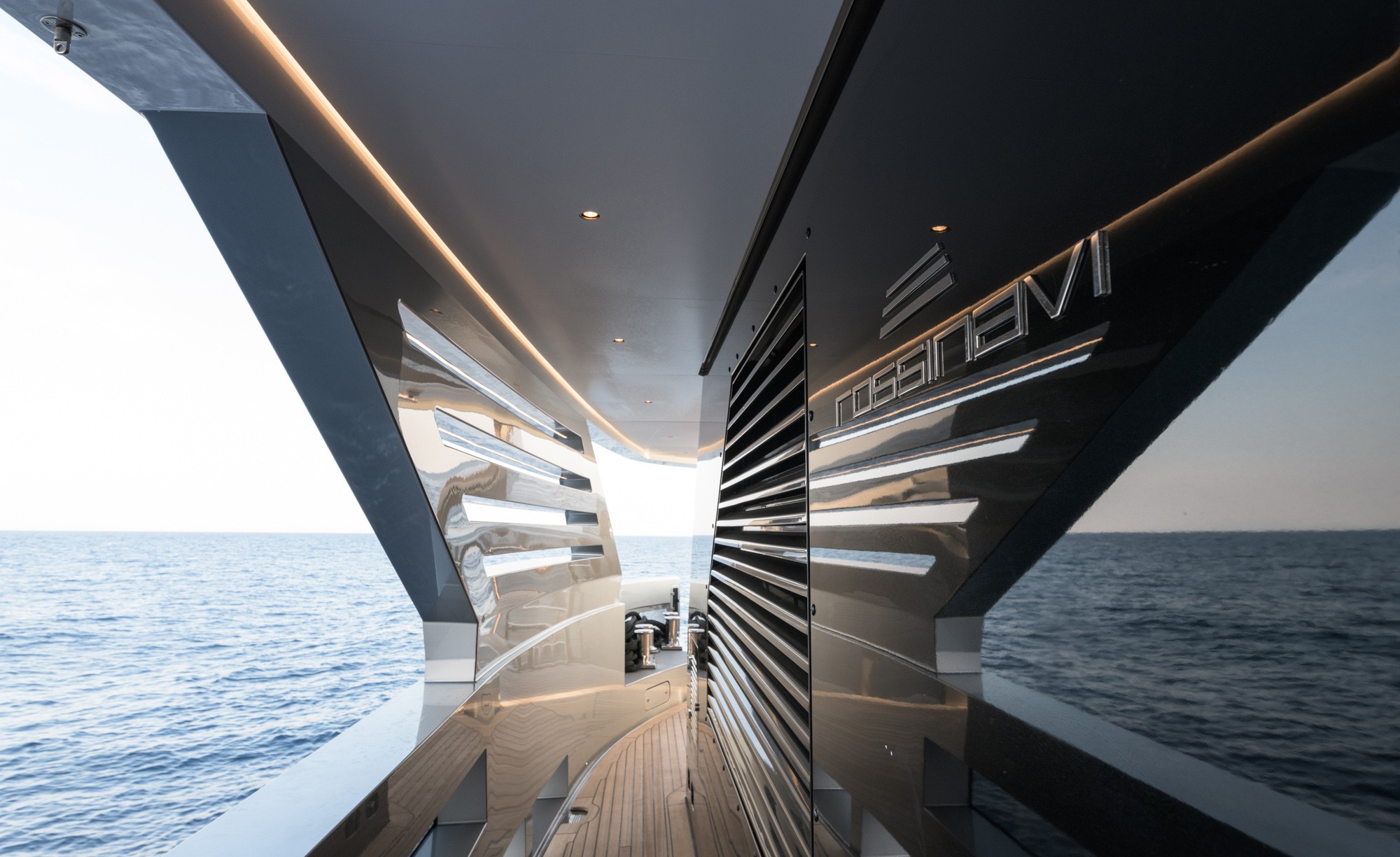 [M-CONTEMPORARY-SUPERYACHT-BY-ROSSINAVI]-13689-11.jpg