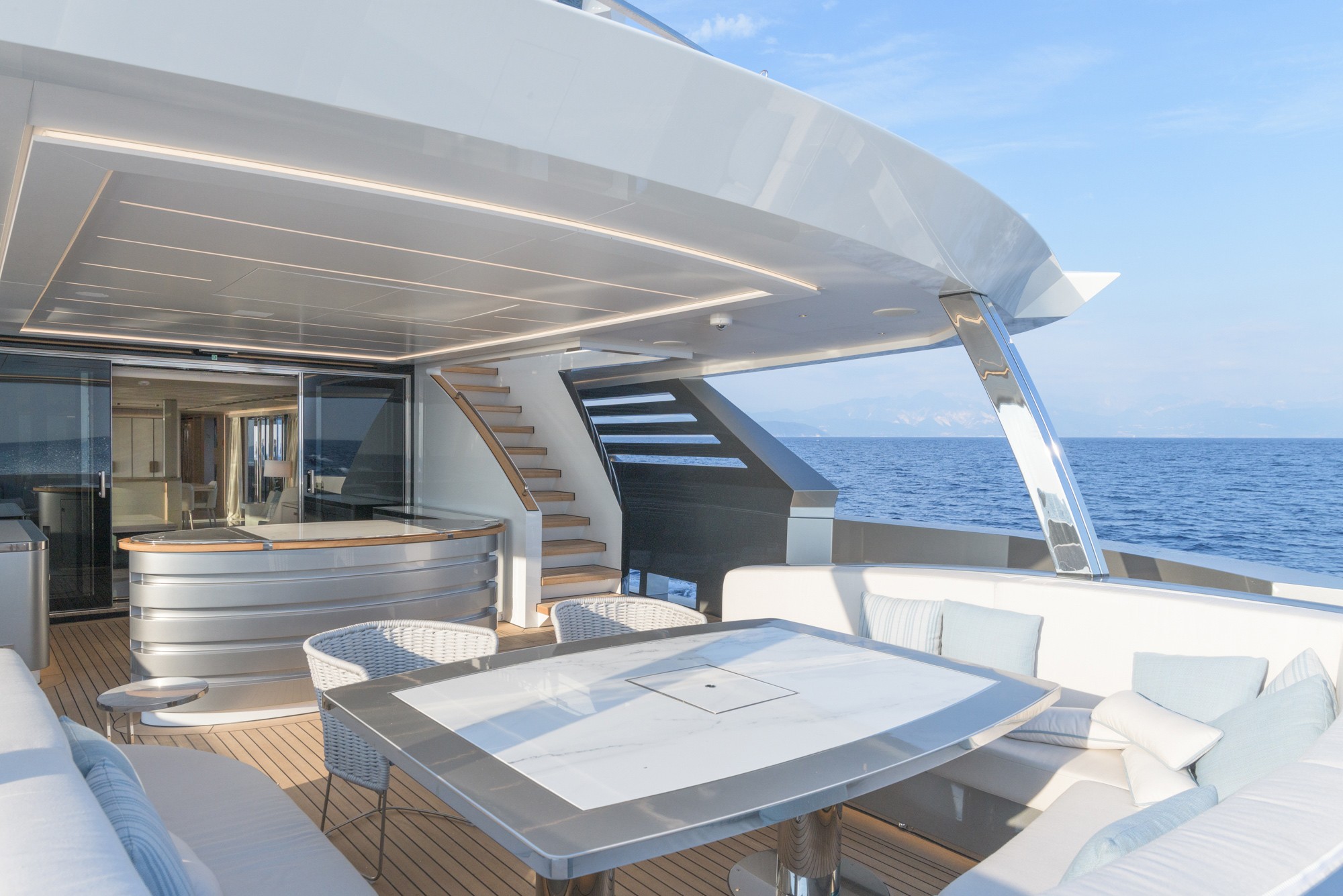[M-CONTEMPORARY-SUPERYACHT-BY-ROSSINAVI]-13689-3.jpg