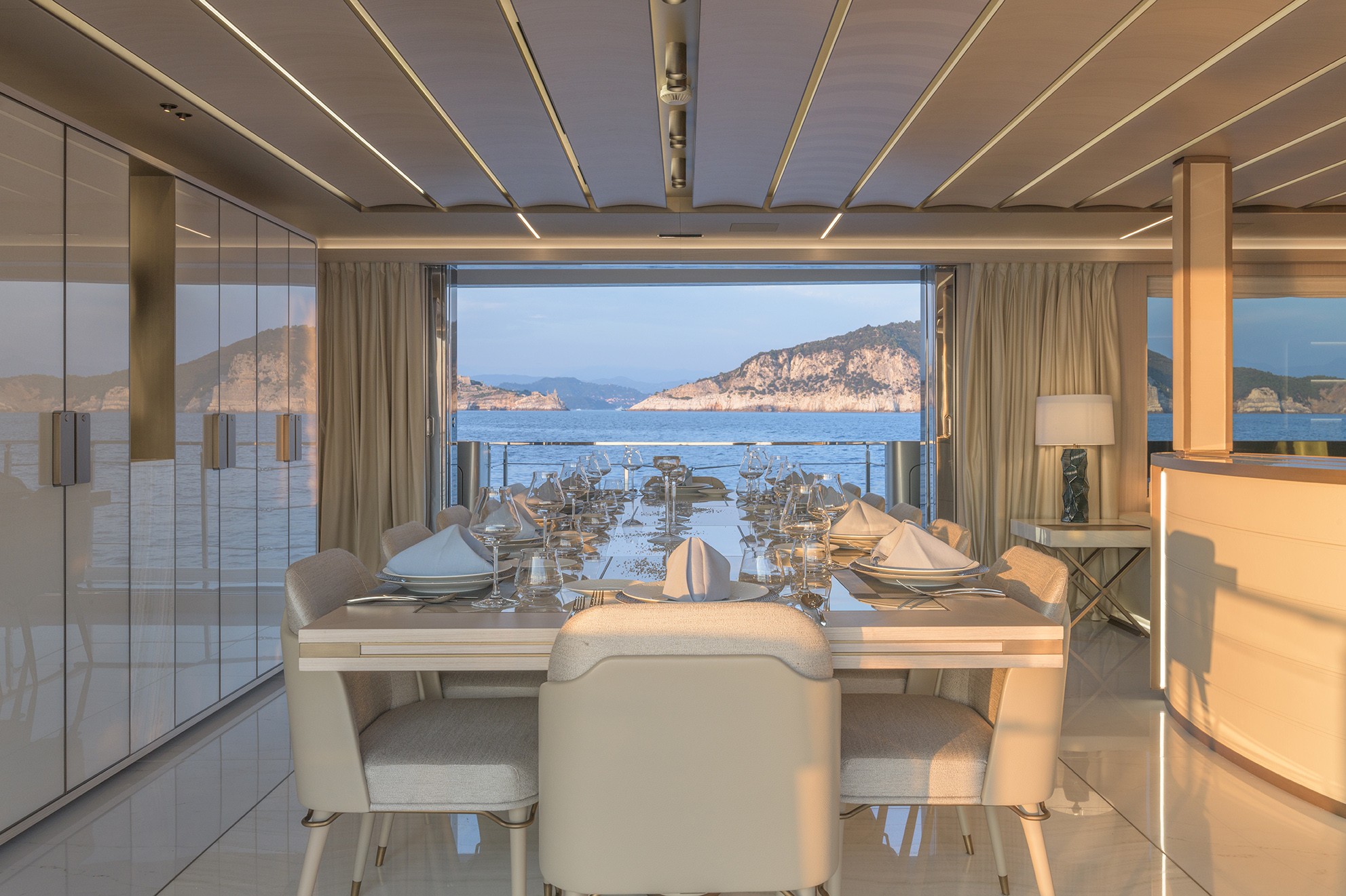 [M-CONTEMPORARY-SUPERYACHT-BY-ROSSINAVI]-13689-6.jpg