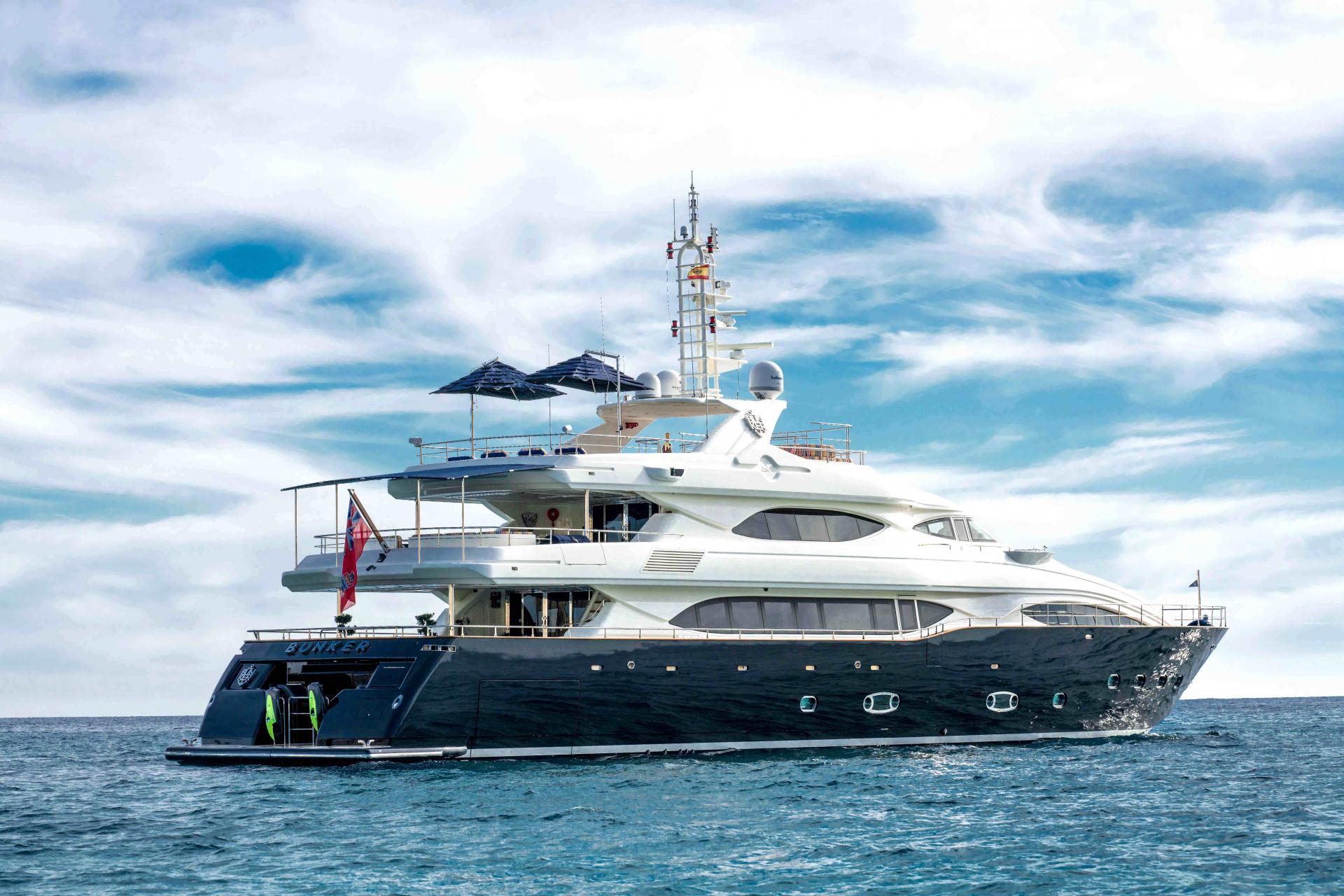 [M-CUSTOM-LINE-SUPERYACHT-BY-CRN]-13428-2.jpg