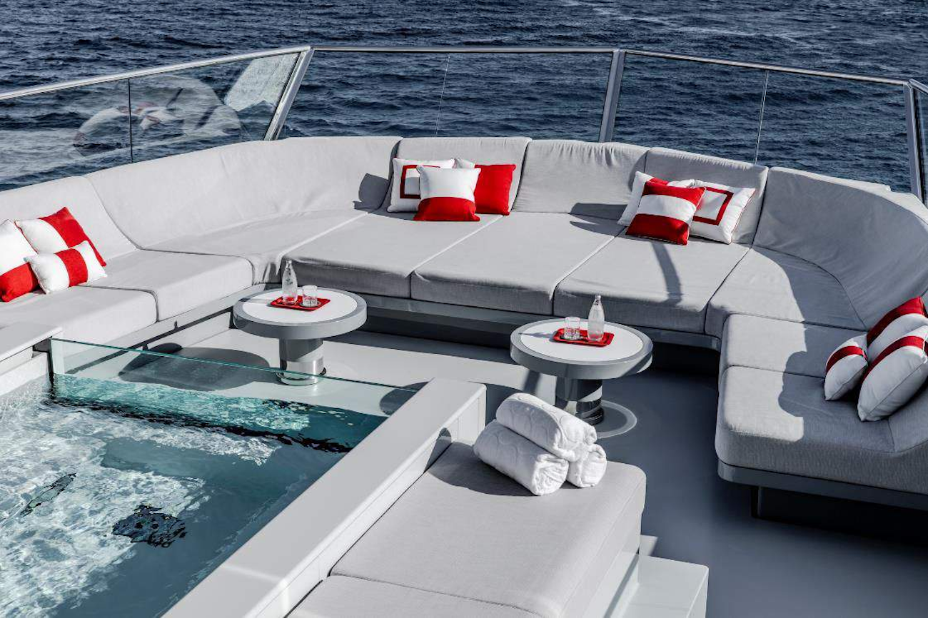 [M-CUSTOM-MEGA-YACHT-BY-SILVER-YACHTS]-12847-21.png