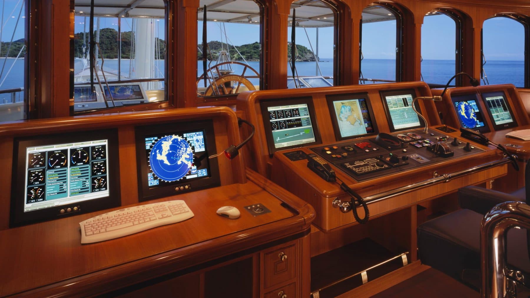 [M-CUSTOM-SAILING-YACHT-BY-ROYAL-HUISMAN]-11796-2.jpg