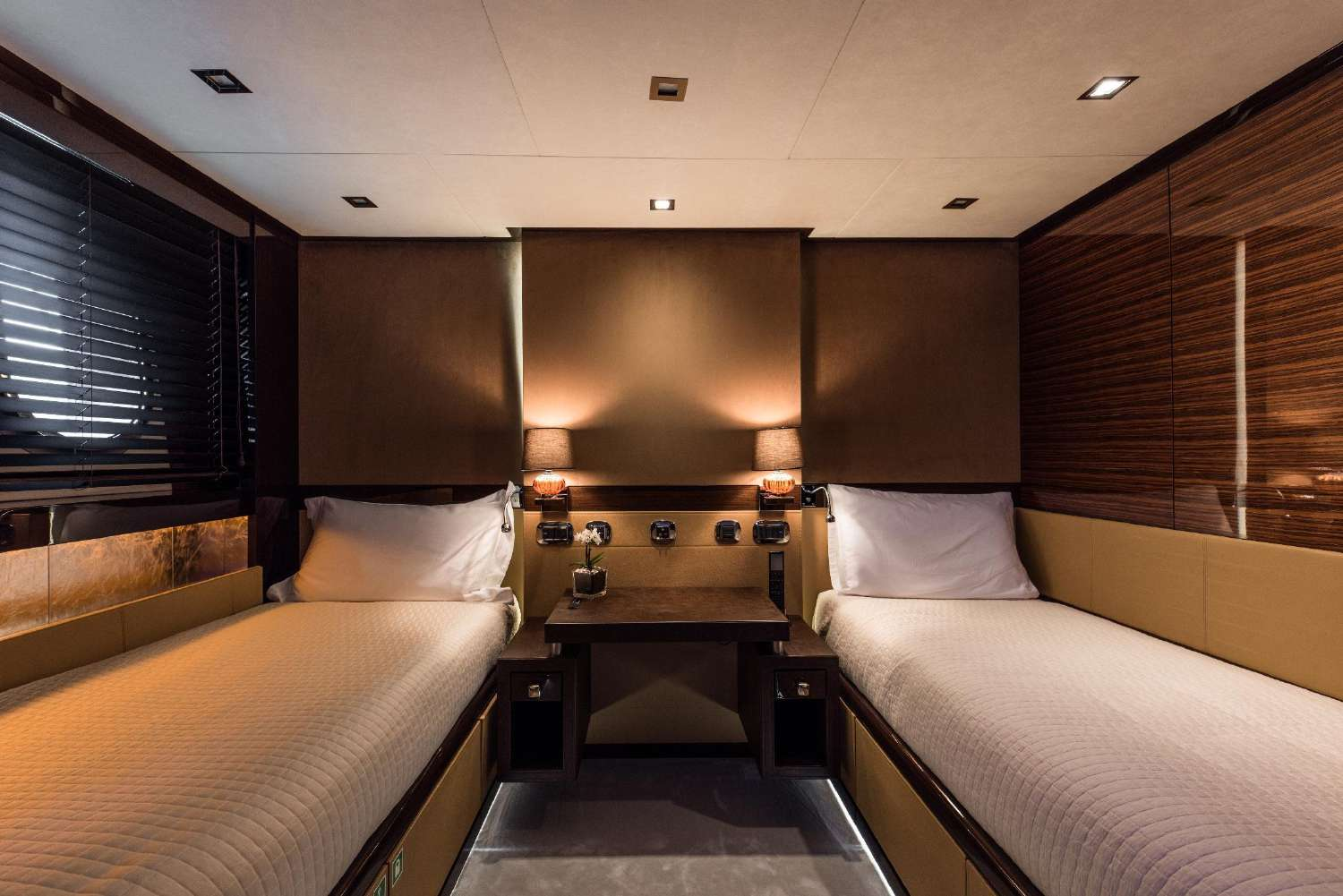 [M-CUSTOM-SUPERYACHT]-14331-12.png