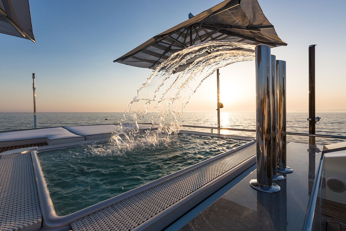 [M-CUSTOM-SUPERYACHT--BY-BENETTI]-11618-12.jpg