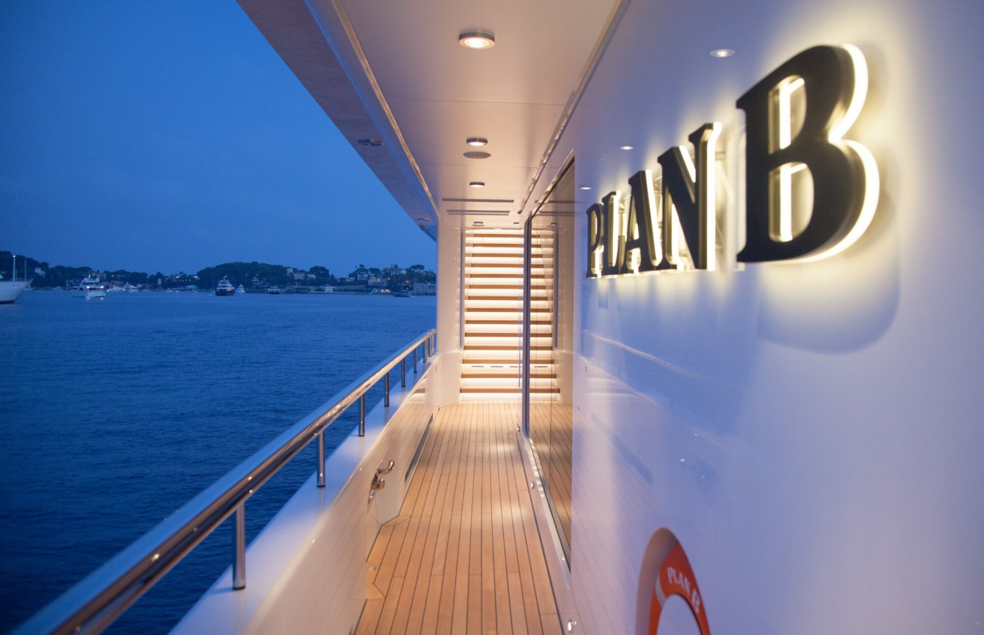 [M-CUSTOM-SUPERYACHT-BY-ADM-KIEL]-11813-14.jpg
