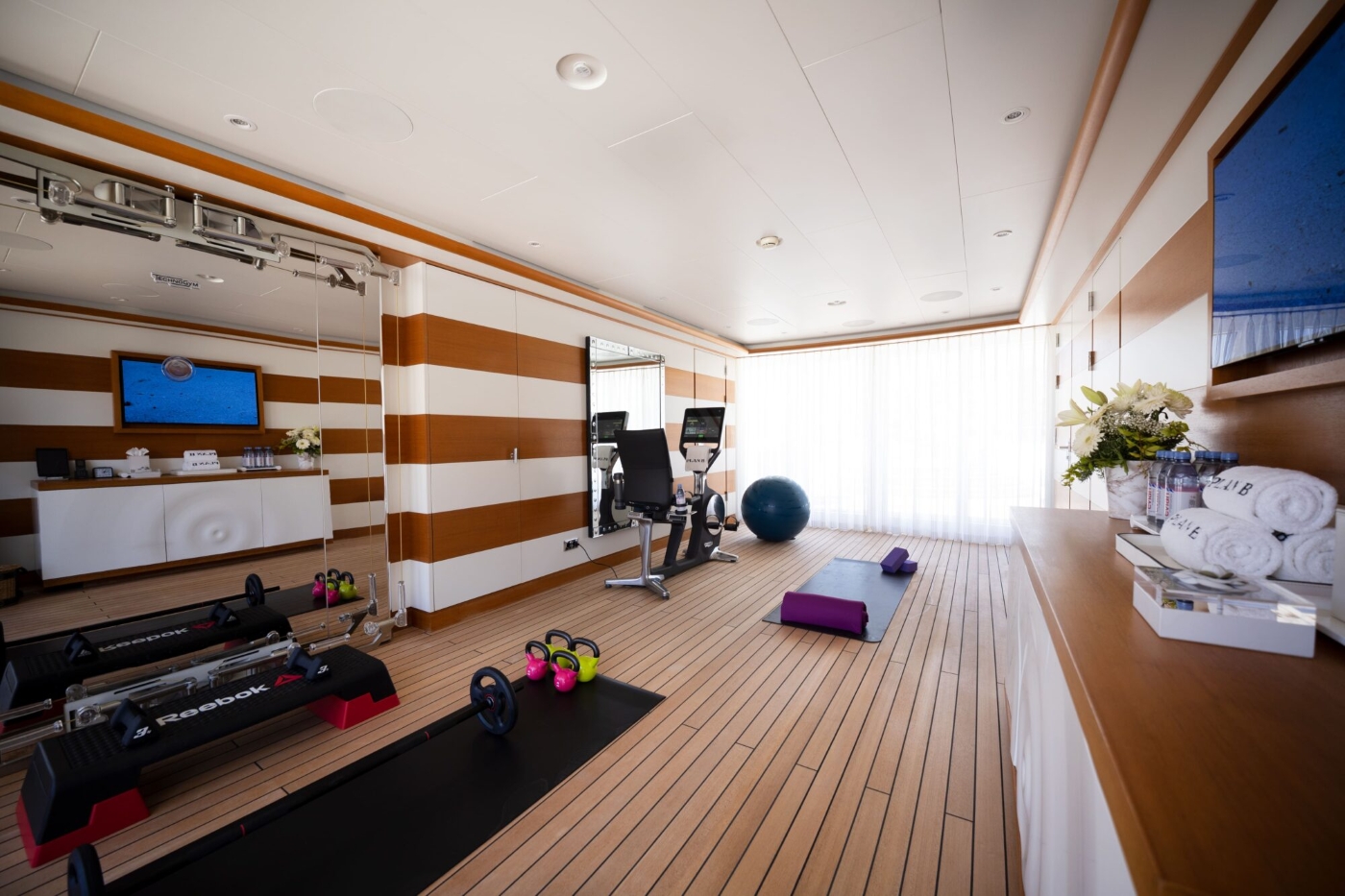 [M-CUSTOM-SUPERYACHT-BY-ADM-KIEL]-11813-28.jpg