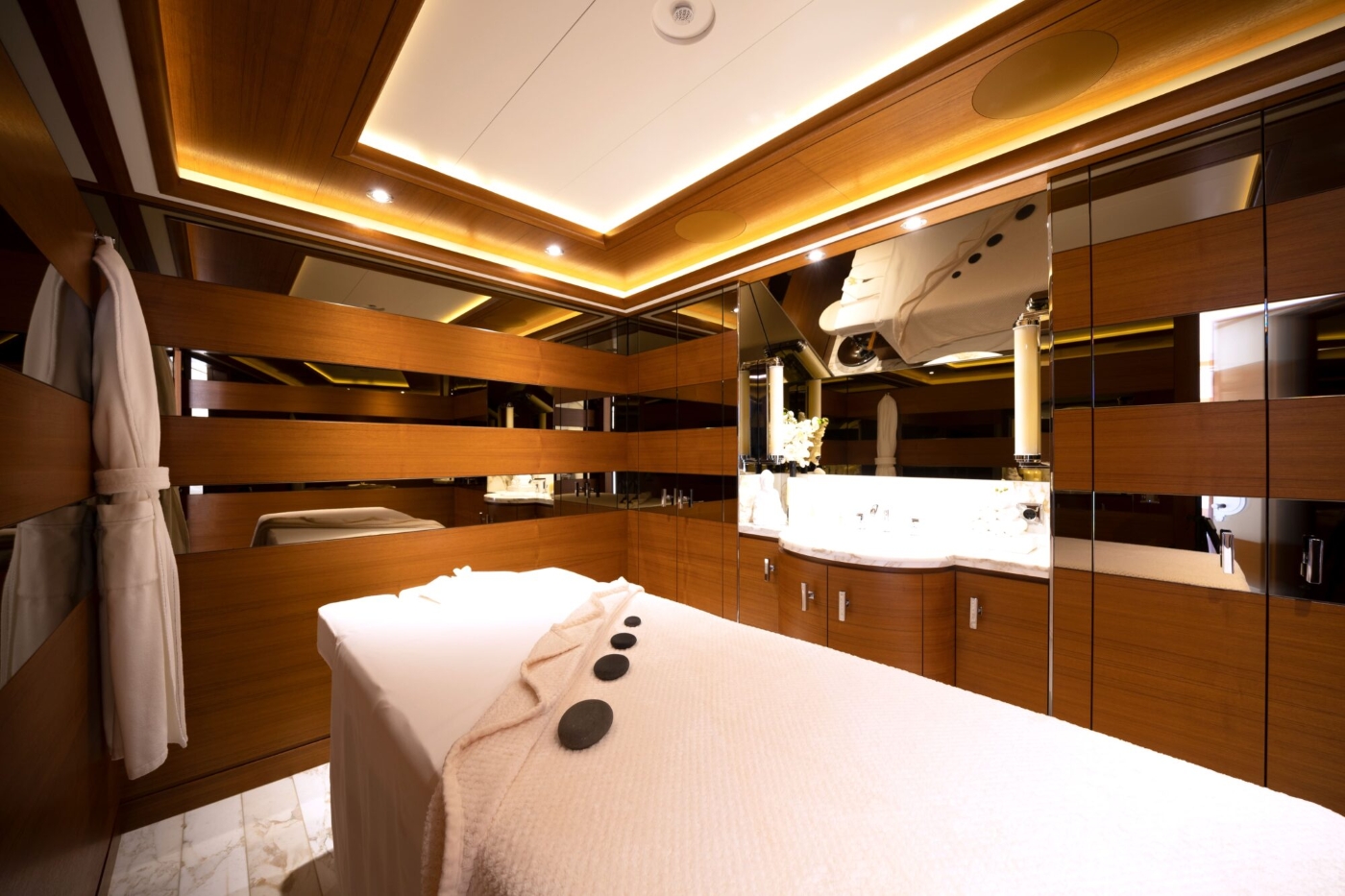 [M-CUSTOM-SUPERYACHT-BY-ADM-KIEL]-11813-44.jpg