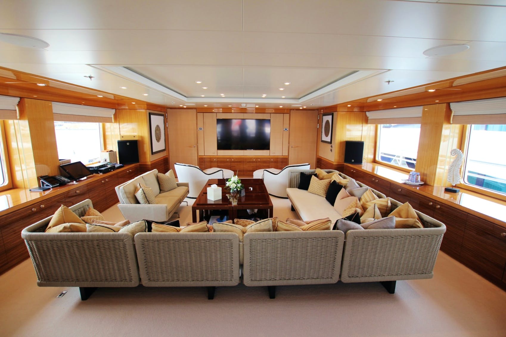 [M-CUSTOM-SUPERYACHT-BY-AMELS]-13034-15.jpg